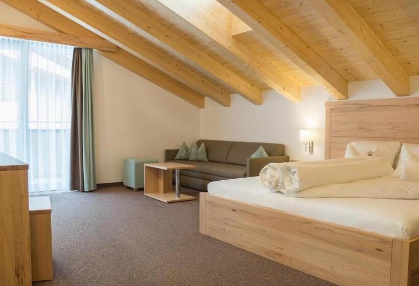 اتاق استاندارد چهارنفره با بالکن, Alpinhotel Monte Superior   Silvretta Card Premium Betrieb