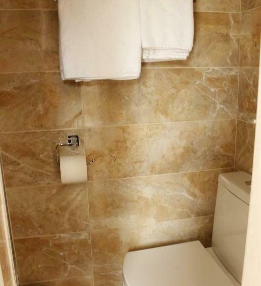 اتاق استاندارد یک نفره, Shandon Bells Guest House