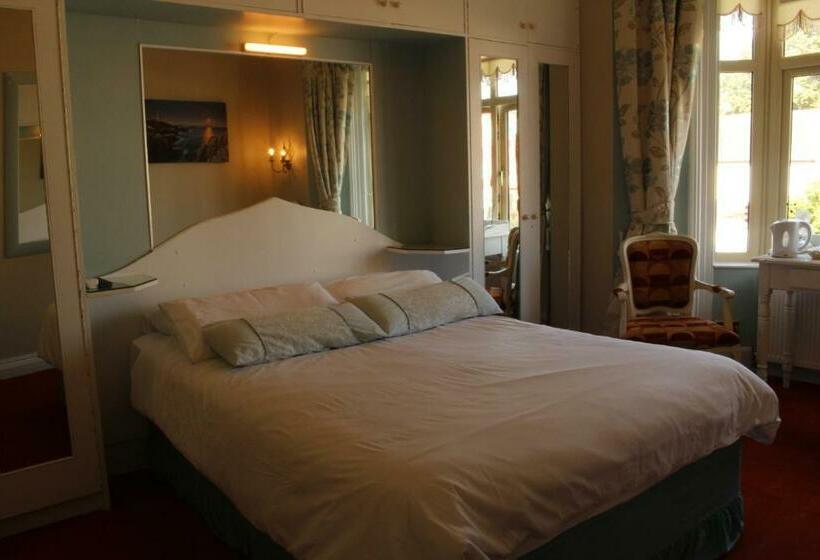 اتاق استاندارد سه نفره, Shandon Bells Guest House