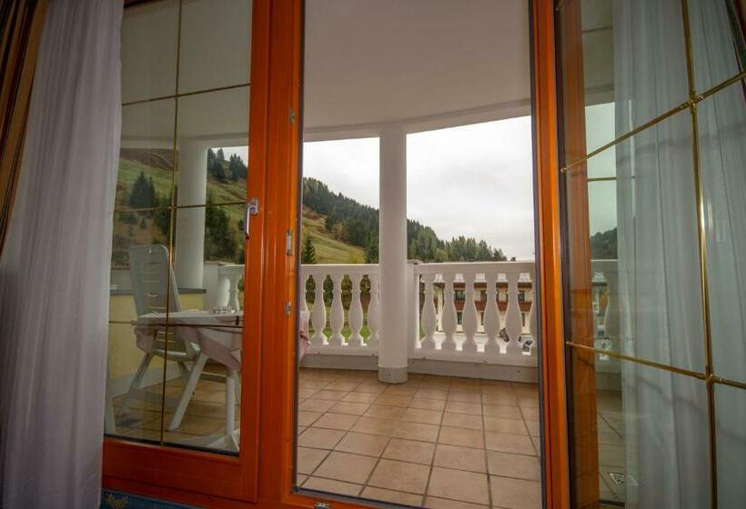 سوئیت با بالکن, Berg & Spa Hotel Urslauerhof