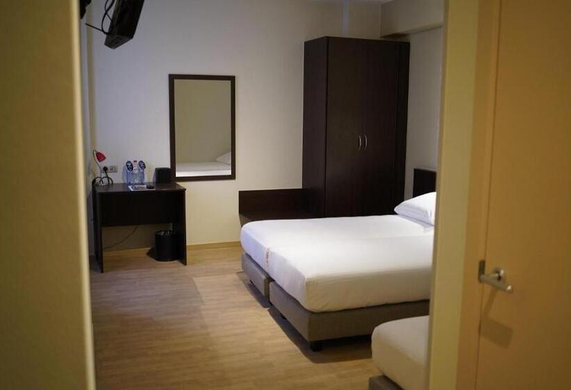 Standard Triple Room, Corner House By Wp Hotels