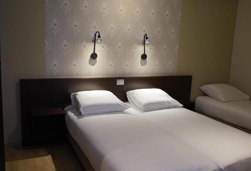 Quarto Triplo Standart, Corner House By Wp Hotels