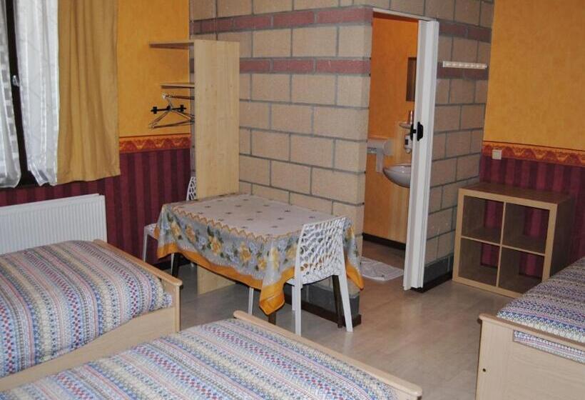 اتاق استاندارد سه نفره, Beco