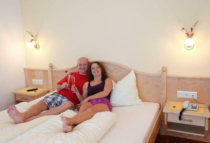 سوئیت با بالکن, Berg & Spa Hotel Urslauerhof