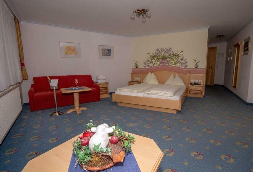 سوییت جونیور با بالکن, Berg & Spa Hotel Urslauerhof