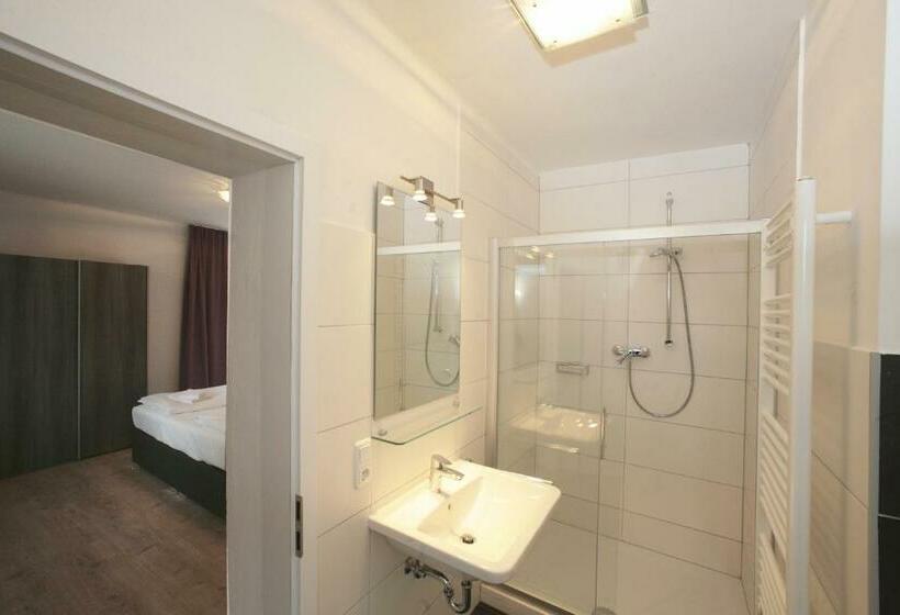 اتاق استاندارد با بالکن, Lake And Cityhotel Edelweiss   Self Check In