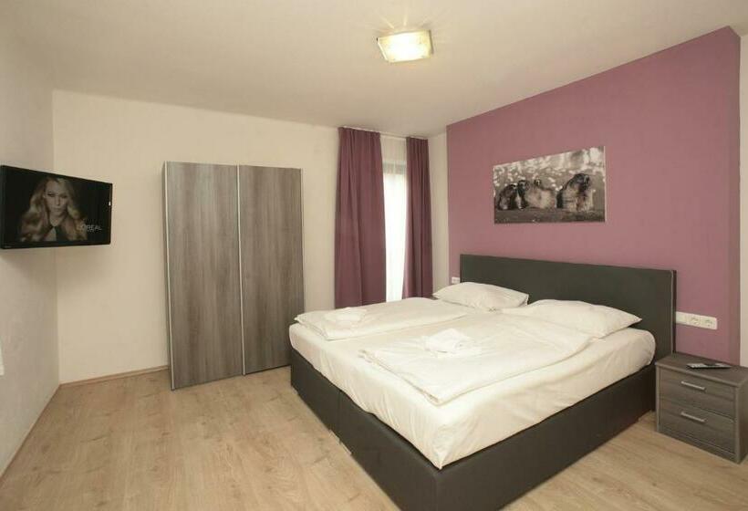 اتاق استاندارد با بالکن, Lake And Cityhotel Edelweiss   Self Check In