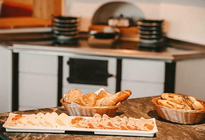 اتاق استاندارد یک نفره, Posers Bergwelt B&b