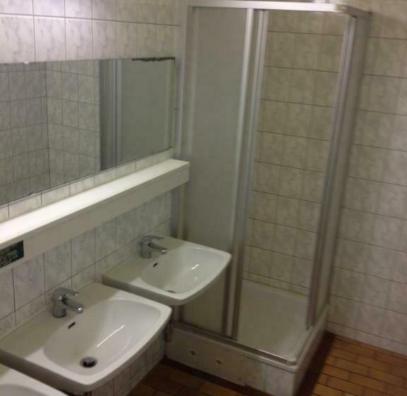 اتاق استاندارد با سرویس بهداشتی مشترک, Jugendherberge Innsbruck   Youth Hostel