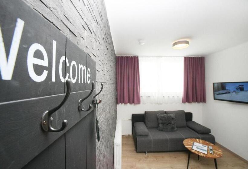 Suite with lake view, Lake And Cityhotel Edelweiss   Self Check In