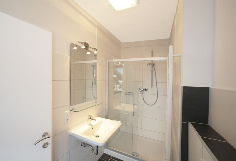 اتاق استاندارد با بالکن, Lake And Cityhotel Edelweiss   Self Check In