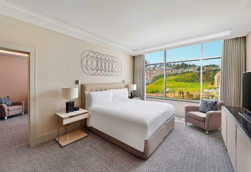带大床的套房, Hilton Tangier City Center