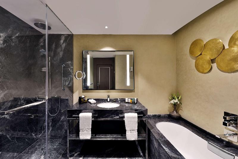 اتاق استاندارد با تخت بزرگ, Hilton Tanger City Center Hotel & Residences