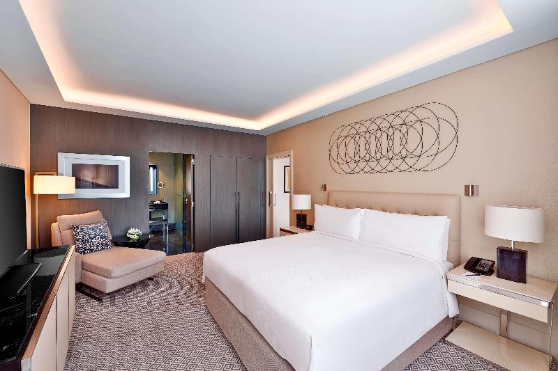 带大床的套房, Hilton Tangier City Center