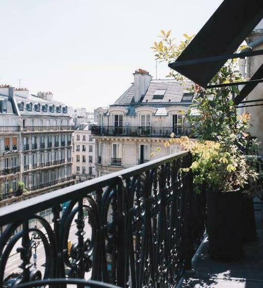 اتاق استاندارد با بالکن, Hôtel National Des Arts Et Métiers