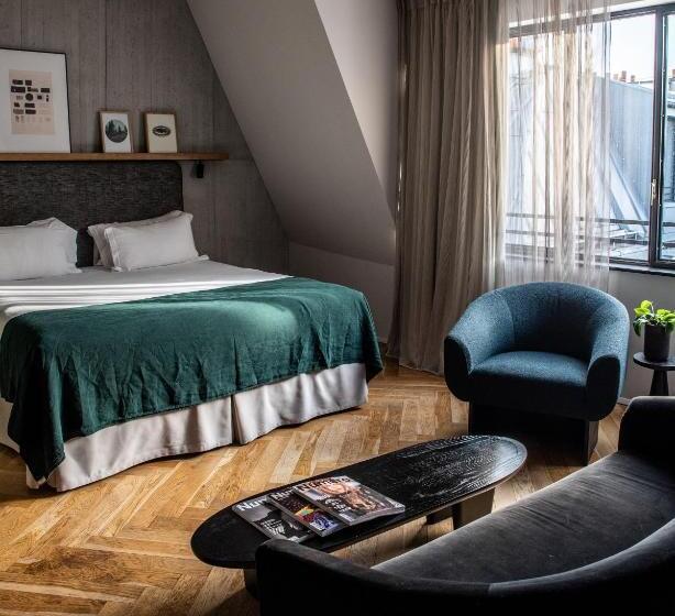 استودیوی سوپریور, Hôtel National Des Arts Et Métiers