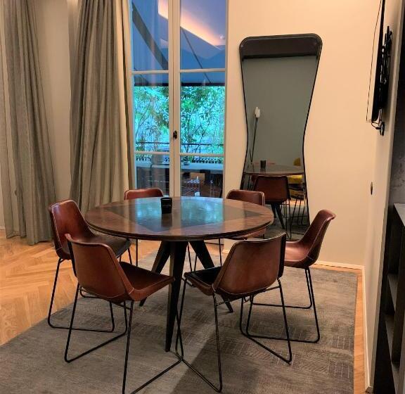 سوئیت با تخت بزرگ, Hôtel National Des Arts Et Métiers