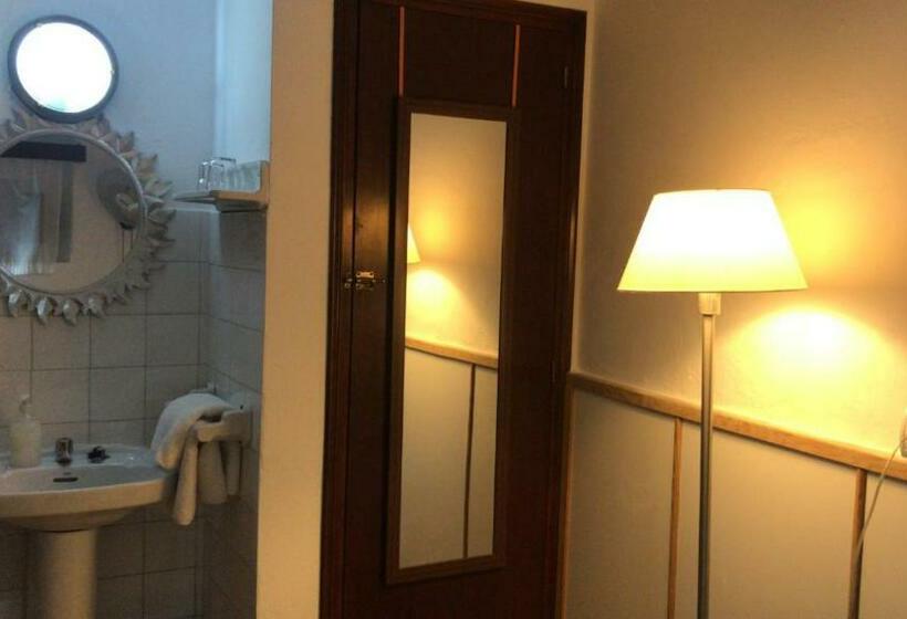 اتاق استاندارد با سرویس بهداشتی مشترک, Casa De Huespedes La Peña