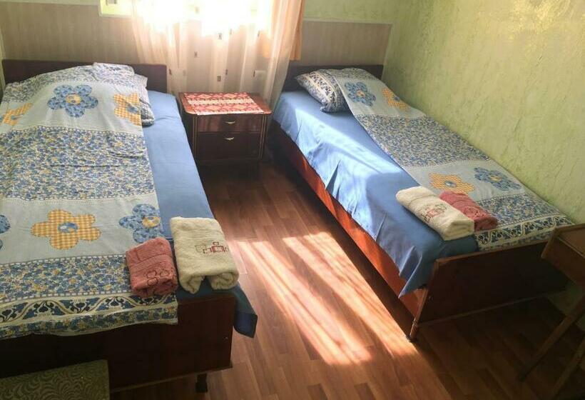 اتاق استاندارد با چشم‌انداز باغ, Guest House Garniresthost