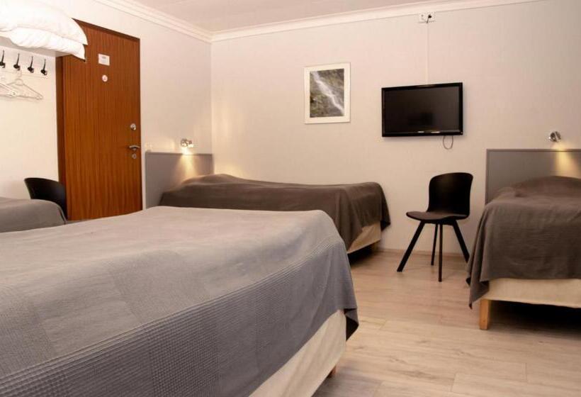 اتاق استاندارد چهارنفره با سرویس بهداشتی مشترک, B&b Guesthouse   Bed And Breakfast Keflavik Centre