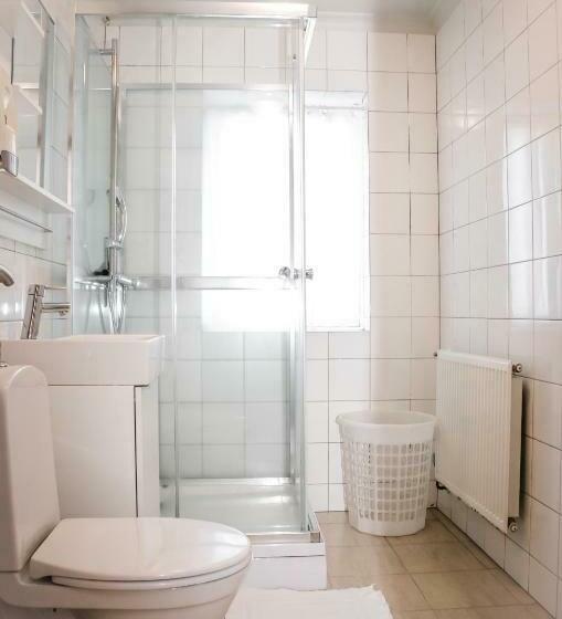 اتاق استاندارد با سرویس بهداشتی مشترک, B&b Guesthouse   Bed And Breakfast Keflavik Centre