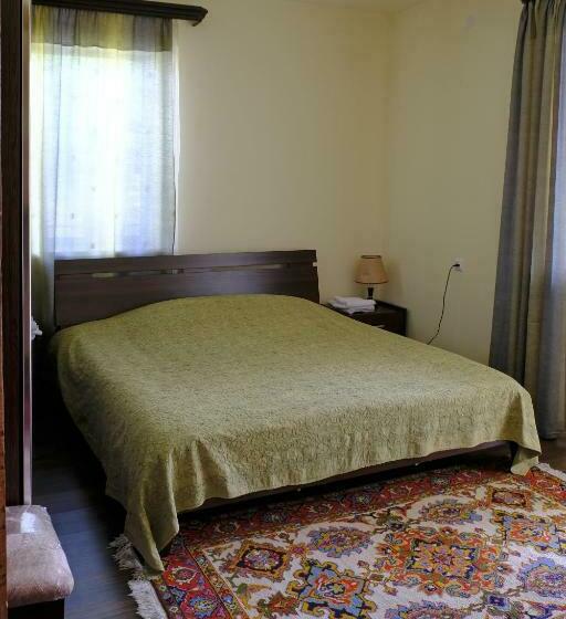 اتاق استاندارد, Chez Yvette