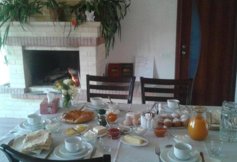 اتاق استاندارد, Chez Yvette