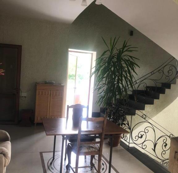 اتاق استاندارد با سرویس بهداشتی مشترک, Chez Yvette