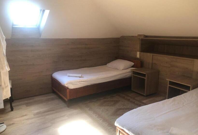 اتاق استاندارد, Chez Yvette