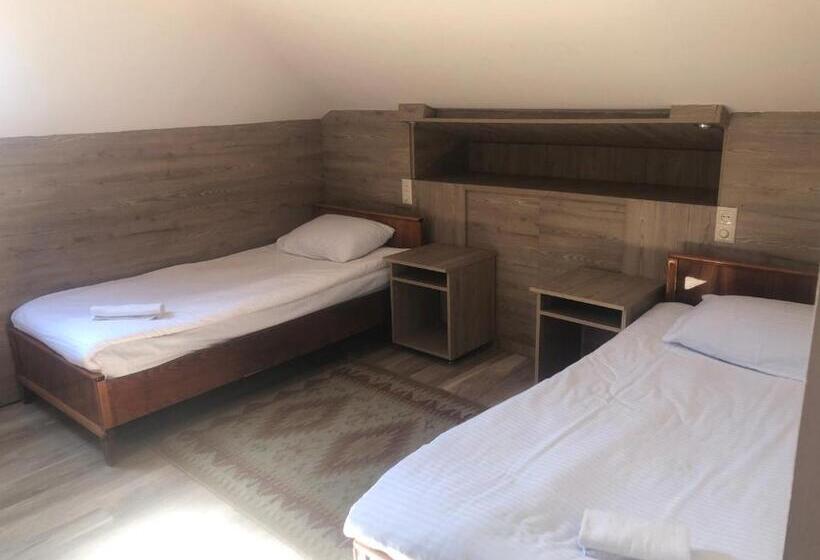 اتاق استاندارد, Chez Yvette