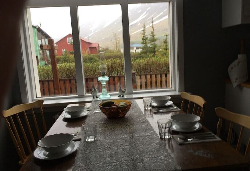 اتاق استاندارد با سرویس بهداشتی مشترک, Litlabýli Guesthouse