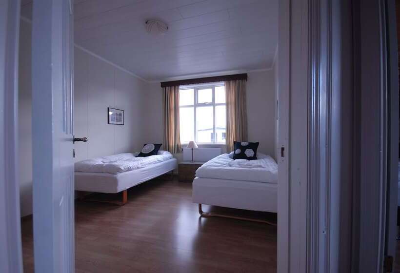 اتاق استاندارد با سرویس بهداشتی مشترک, Litlabýli Guesthouse