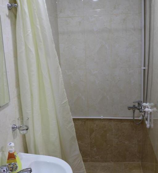 اتاق اکونومی, My Family Guesthouse