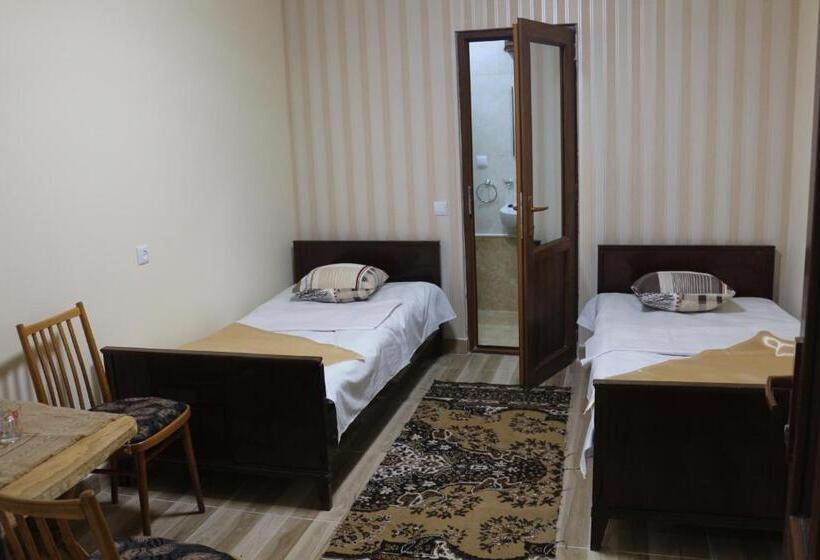 اتاق اکونومی, My Family Guesthouse