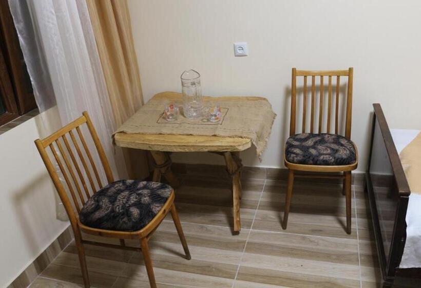 اتاق اکونومی, My Family Guesthouse
