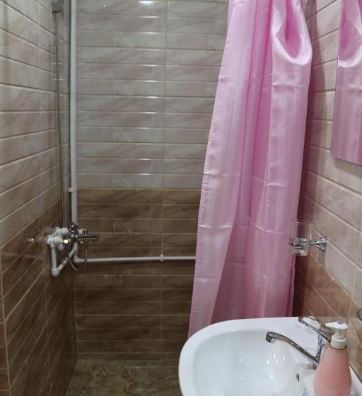 اتاق اکونومی, My Family Guesthouse