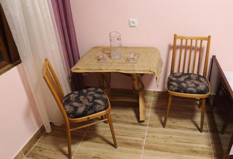 اتاق اکونومی, My Family Guesthouse