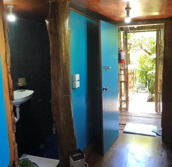 اتاق یک تخته با چشم‌انداز باغ, Naveria Heights Lodge