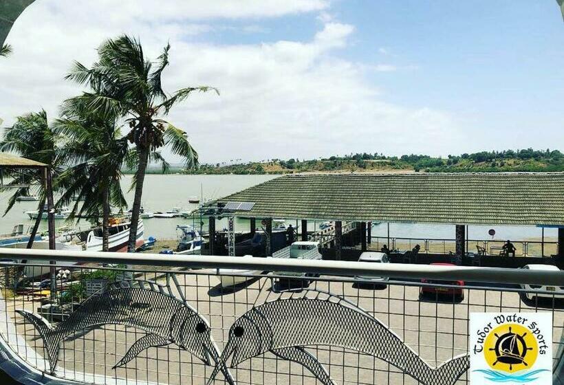 اتاق استاندارد, Tudor Water Sports