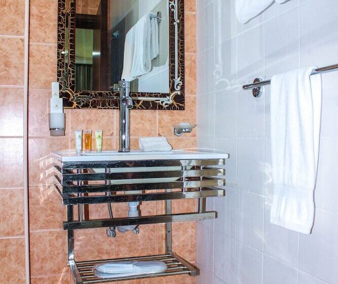 استودیوی لوکس, Bravo Royal Hotel Suites