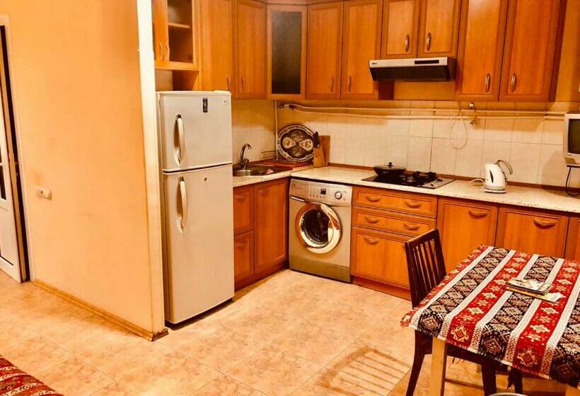 آپارتمان 1 خوابه, Center Hostel And Tours