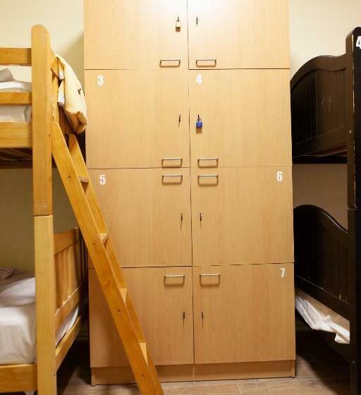 تختخواب در اتاق مشترک, Center Hostel And Tours