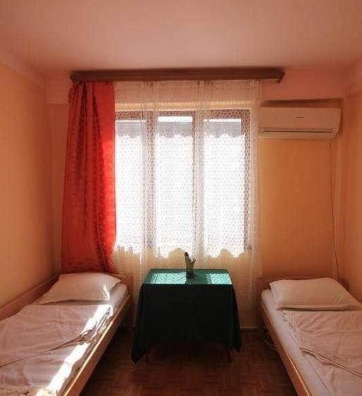 اتاق اکونومی, Center Hostel And Tours