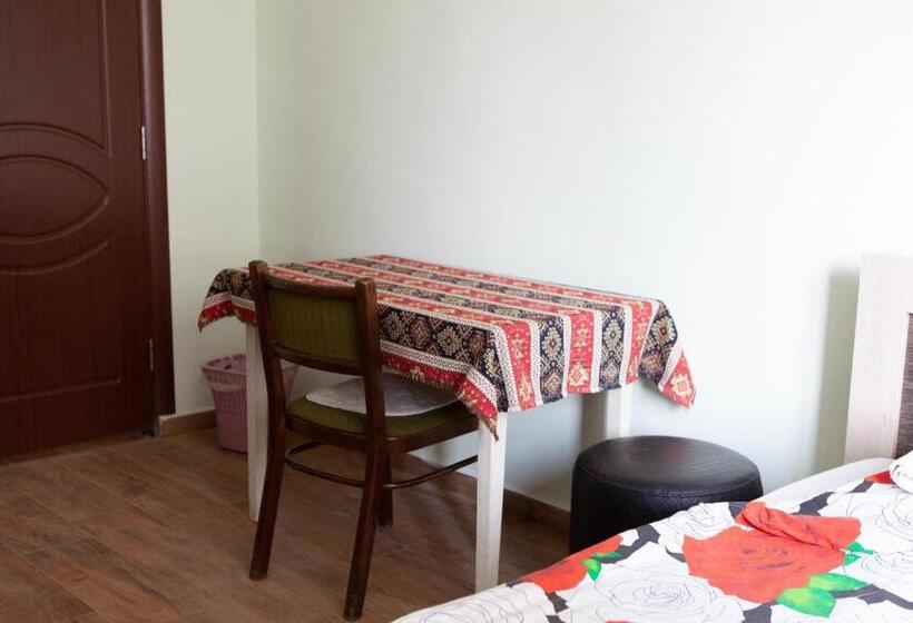اتاق استاندارد, Center Hostel And Tours