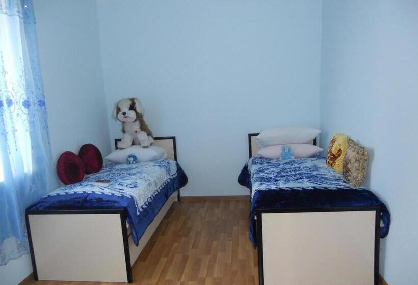 اتاق استاندارد با چشم‌انداز باغ, Lusya B&b