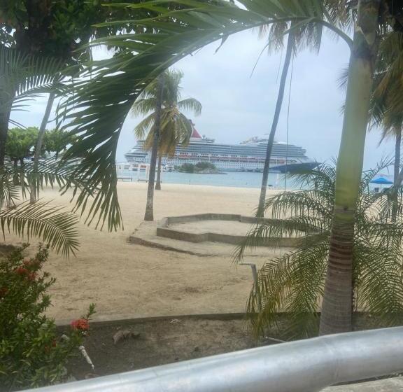 استودیو استاندارد با بالکن, Ocho Rios Vacation Resort Property Rentals