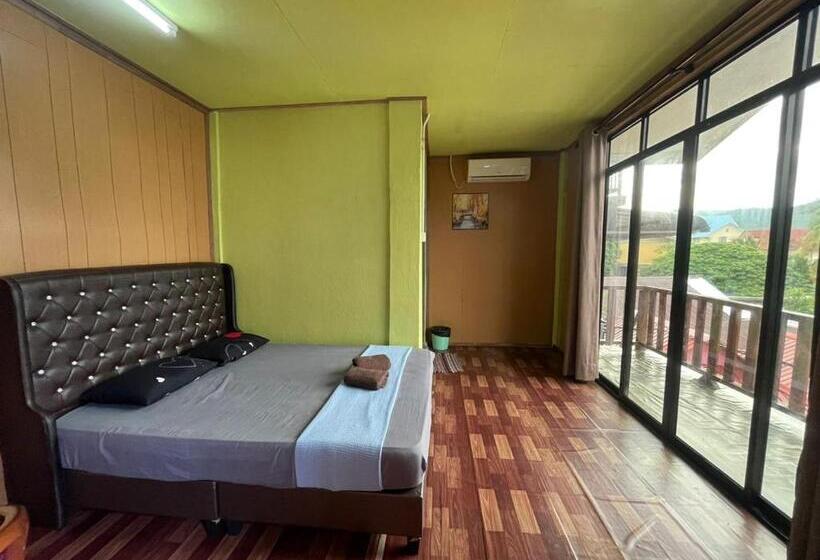 اتاق استاندارد با بالکن و چشم‌انداز دریا, Perhentian Hazipah