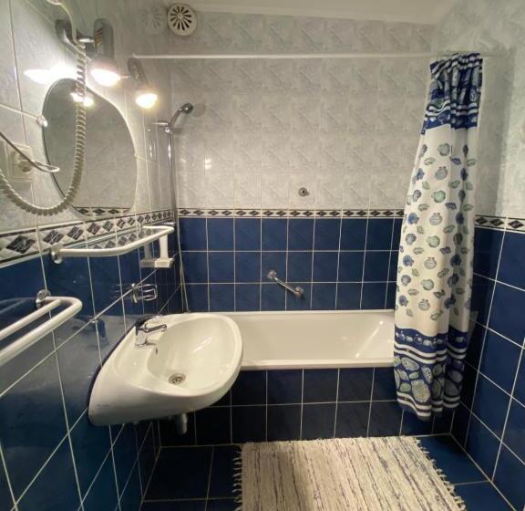 آپارتمان 2 خوابه, Fehér Hattyú Panzió