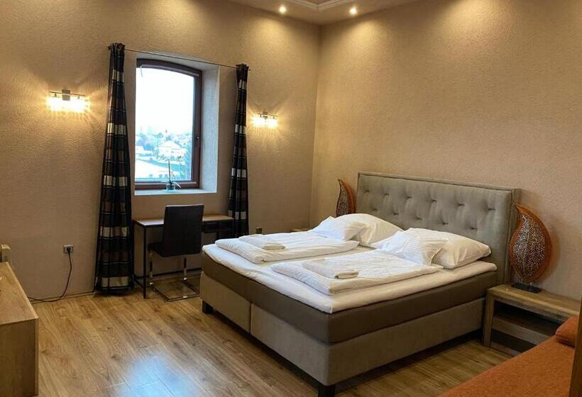 اتاق لوکس, Malom Club Panzió