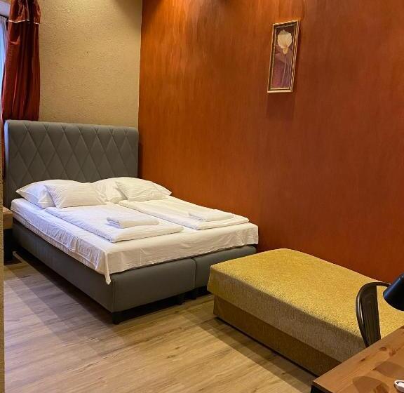 اتاق استاندارد, Malom Club Panzió